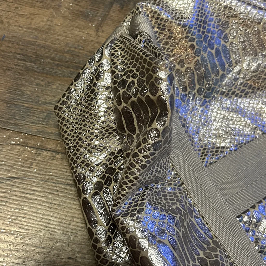 LeSportsac Classic Medium Travel Tote Handbag Cosmetic Pouch Metallic Snake Skin - Image 4