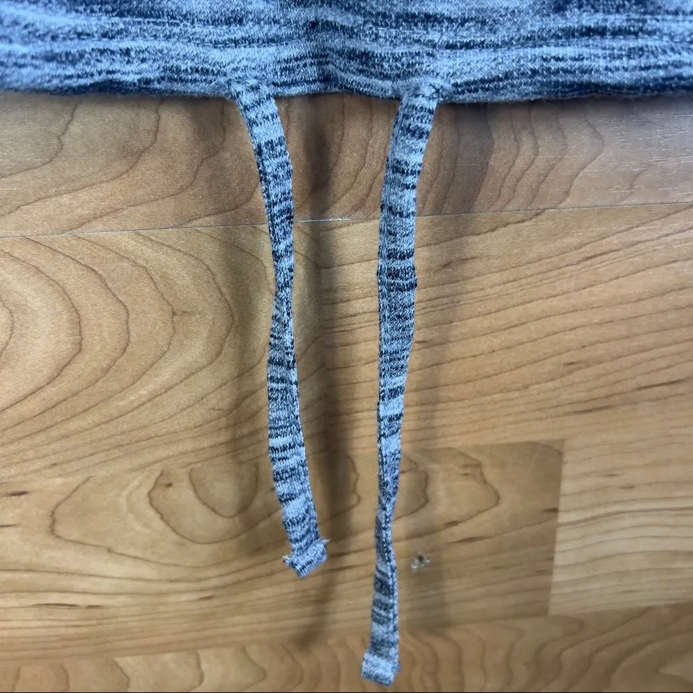 COMO Vintage Large V-neck Short sleeve cropped top w/a bottom tie - Image 5