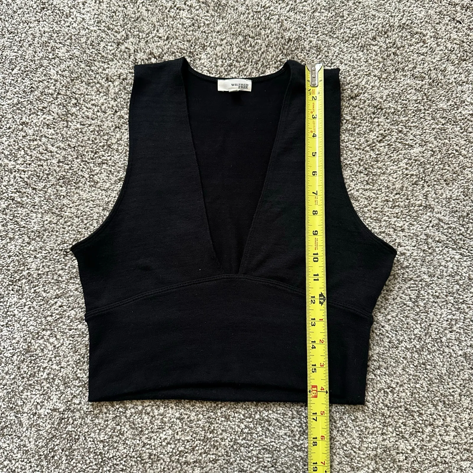 Wilfred Free black v-neck crop tank top size M - Image 10