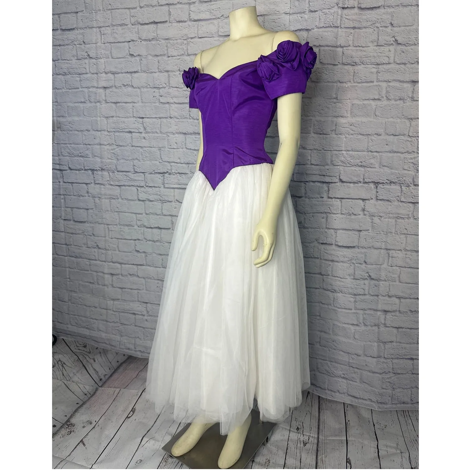 1980s Nation-Wide Purple Satin & White Tulle Gown Rose Appliqué Sleeves USA S - Image 9
