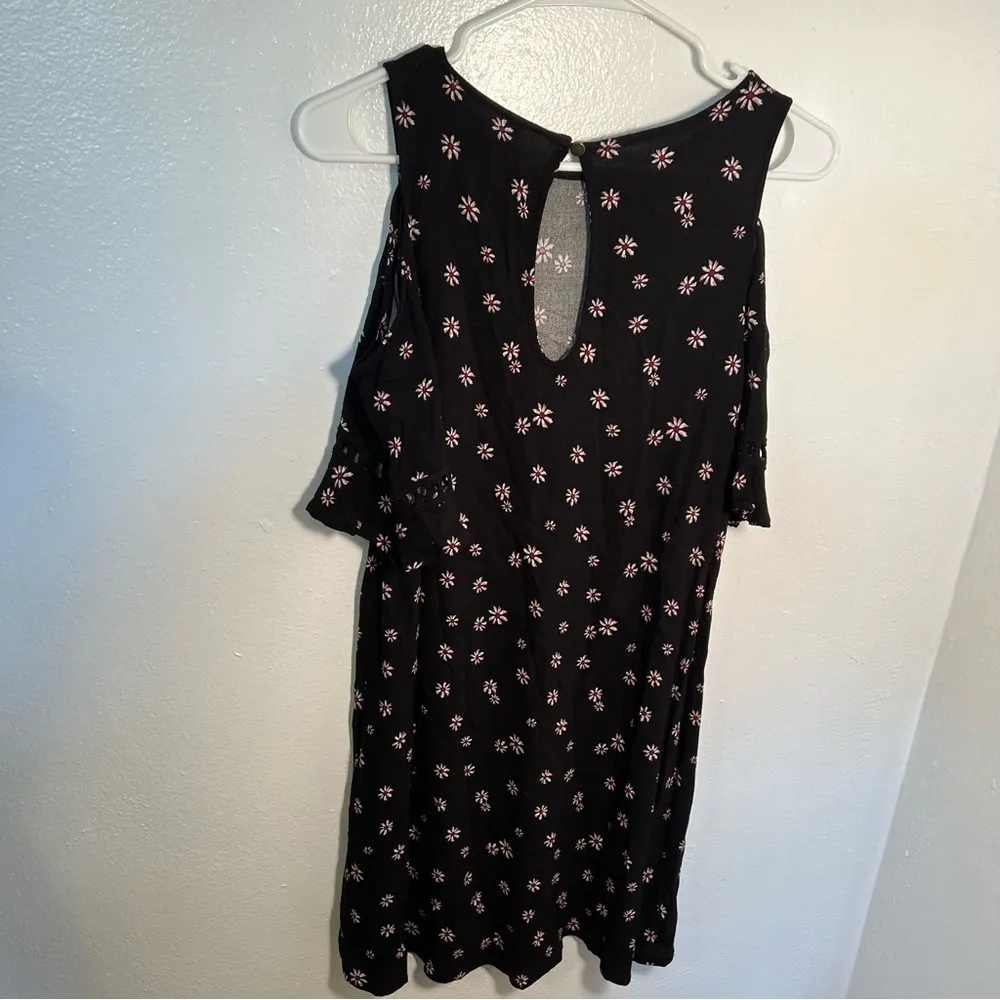 Xhilaration Cold Shoulder Dress Black Floral - Image 5