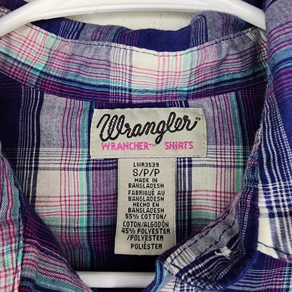 Wrangler Plaid pearl snap flannel size small - Image 2