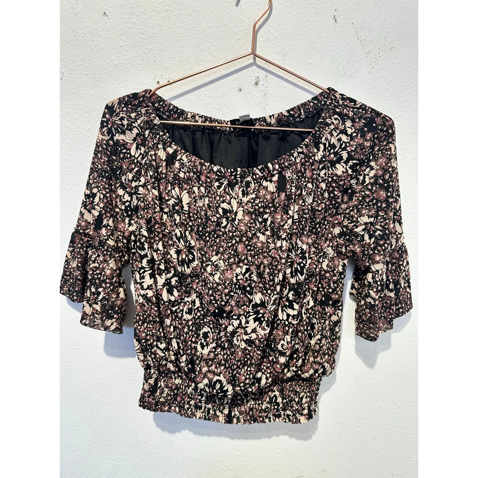 Evereve Dark Floral Smocked Off Shoulder Mesh Style Stretch Shirt size XS - Image 2