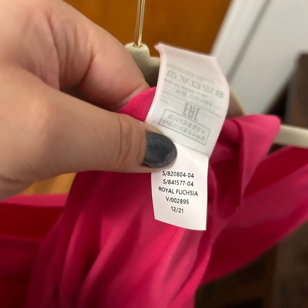 NWT GAP FIT HOT PINK TWIST FRONT TANK - Image 5