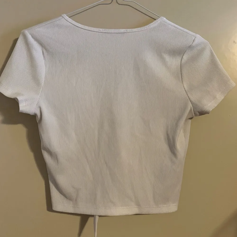 Love Tree White Ribbed Cropped Top with Center Knot - Image 4