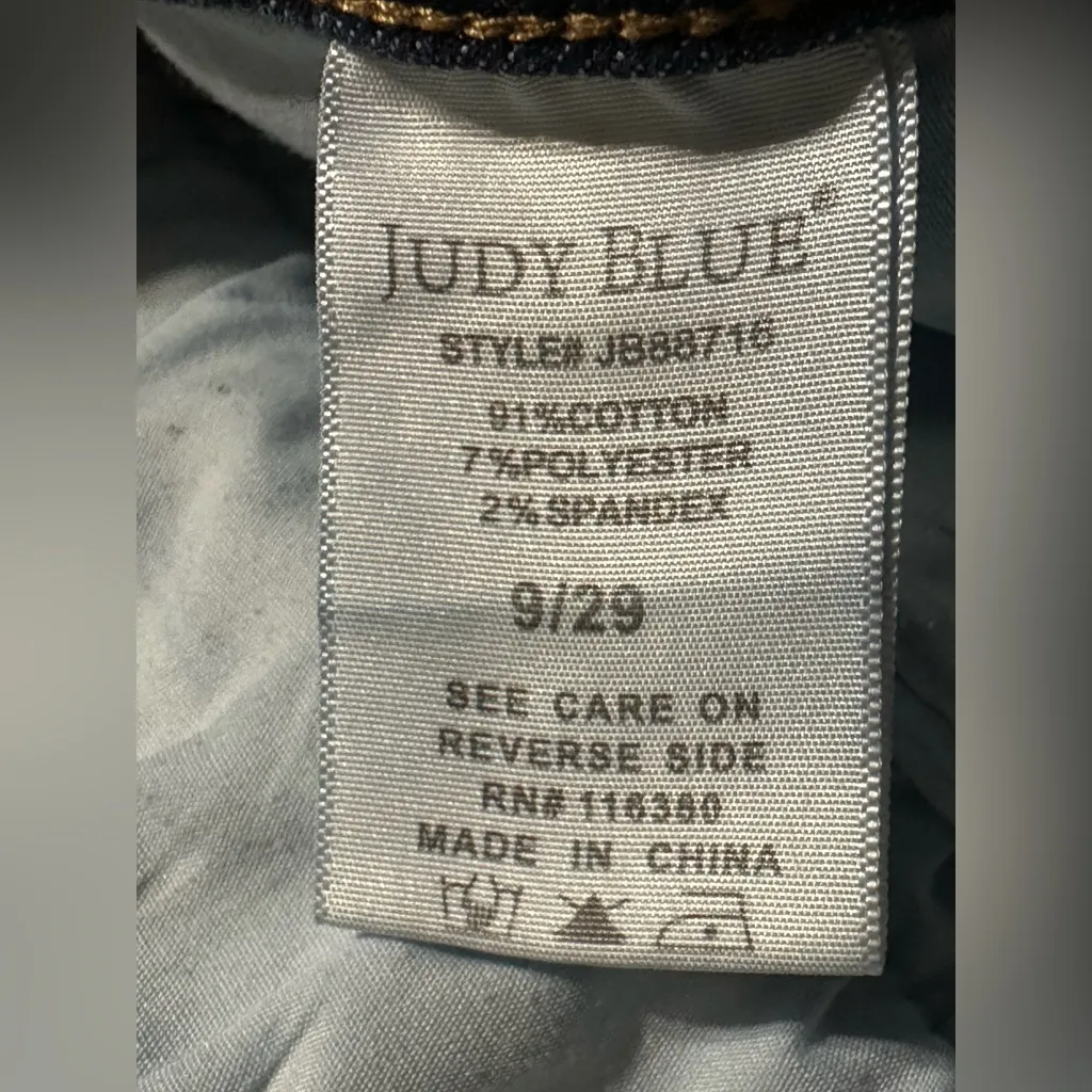 Judy Blue Jeans Tummy Control Top
Tailored Crop Wide Leg size 9/29 - Image 11