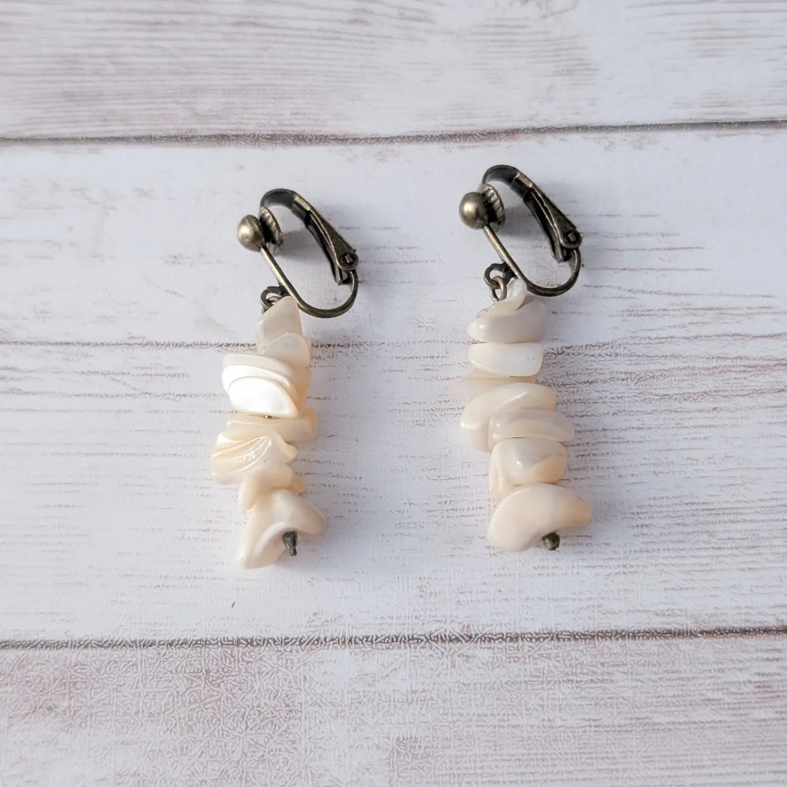 Vintage Clip On Earrings Shell Dangle Beach Seaside Theme - Image 2