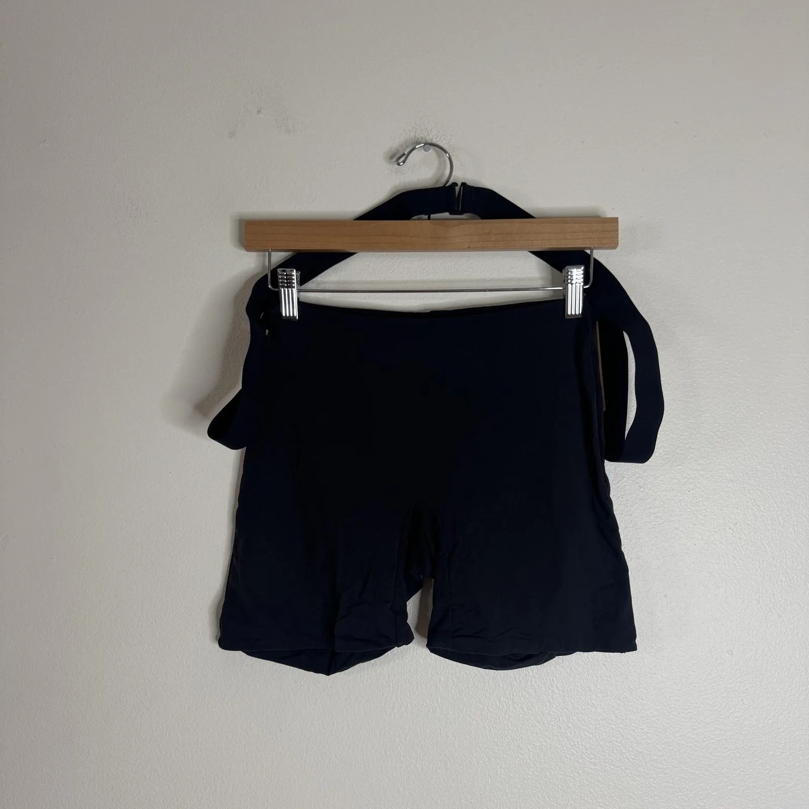 Skims Wrap Short Womens Medium Black High Waist buttery fabric shorts - Image 2