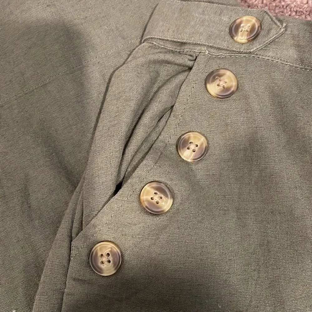 American Eagle Gaucho style pants.‎ Size XS. Casual, Army Green. - Image 3