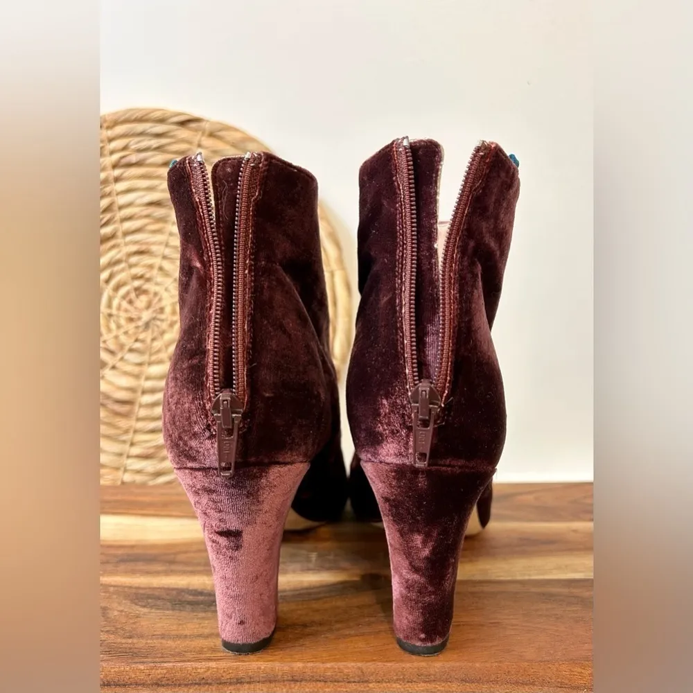 SJP Sarah Jessica Parker Bordeaux Velvet Minnie Boots Size 38 Red - Image 6