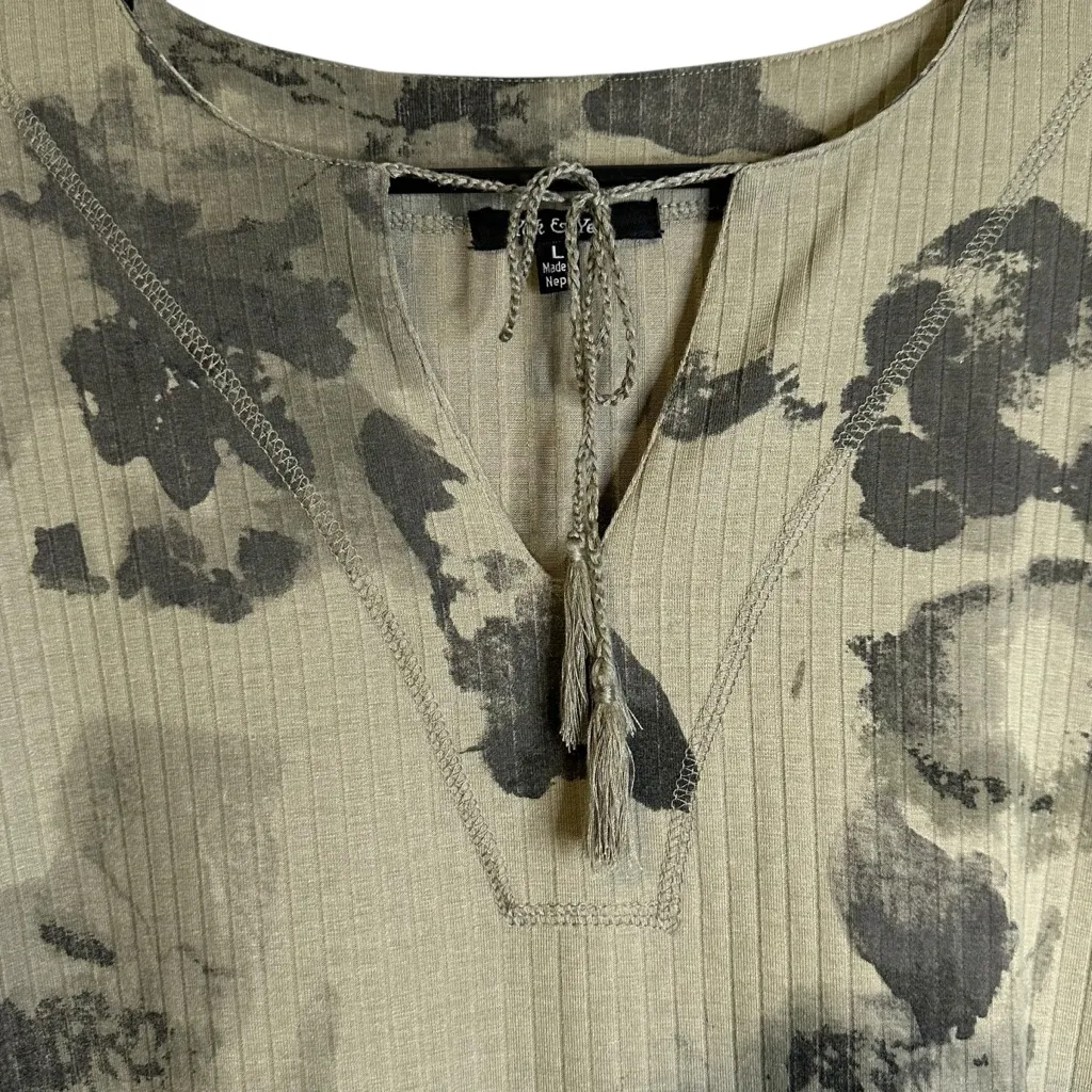 Yak & Yeti Olive Green Ribbed High Low Abstract Floral‎ Print Top Tassel Tie XL Size L - Image 4