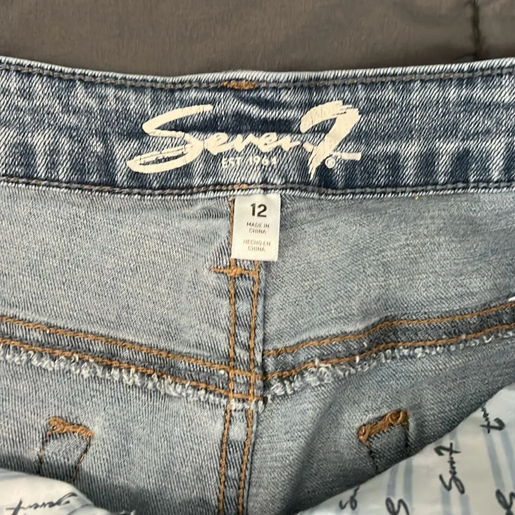 Seven Distressed Weekend Shorts Size 12 - Image 4