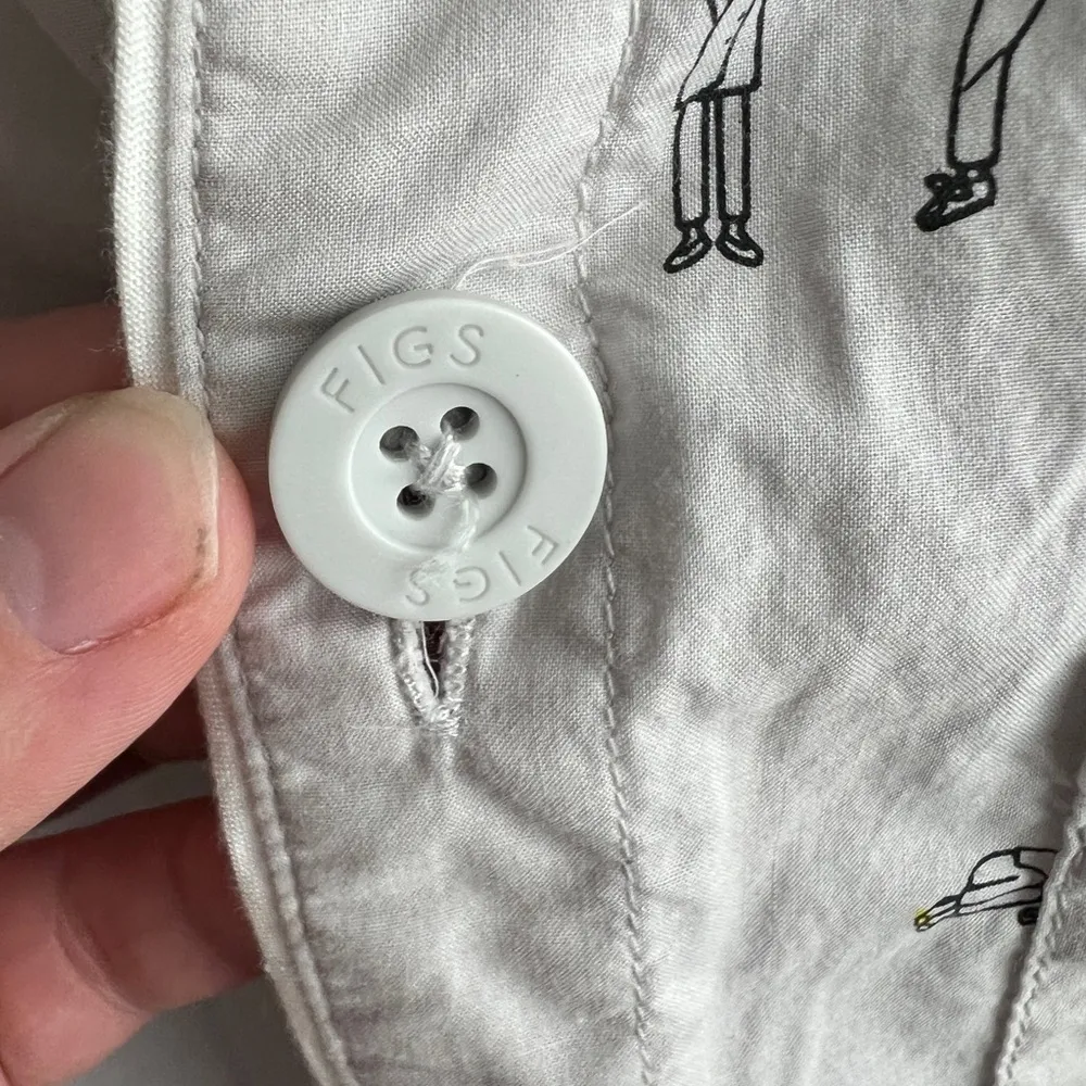Figs Night shift unisex Pajama top size large - Image 7