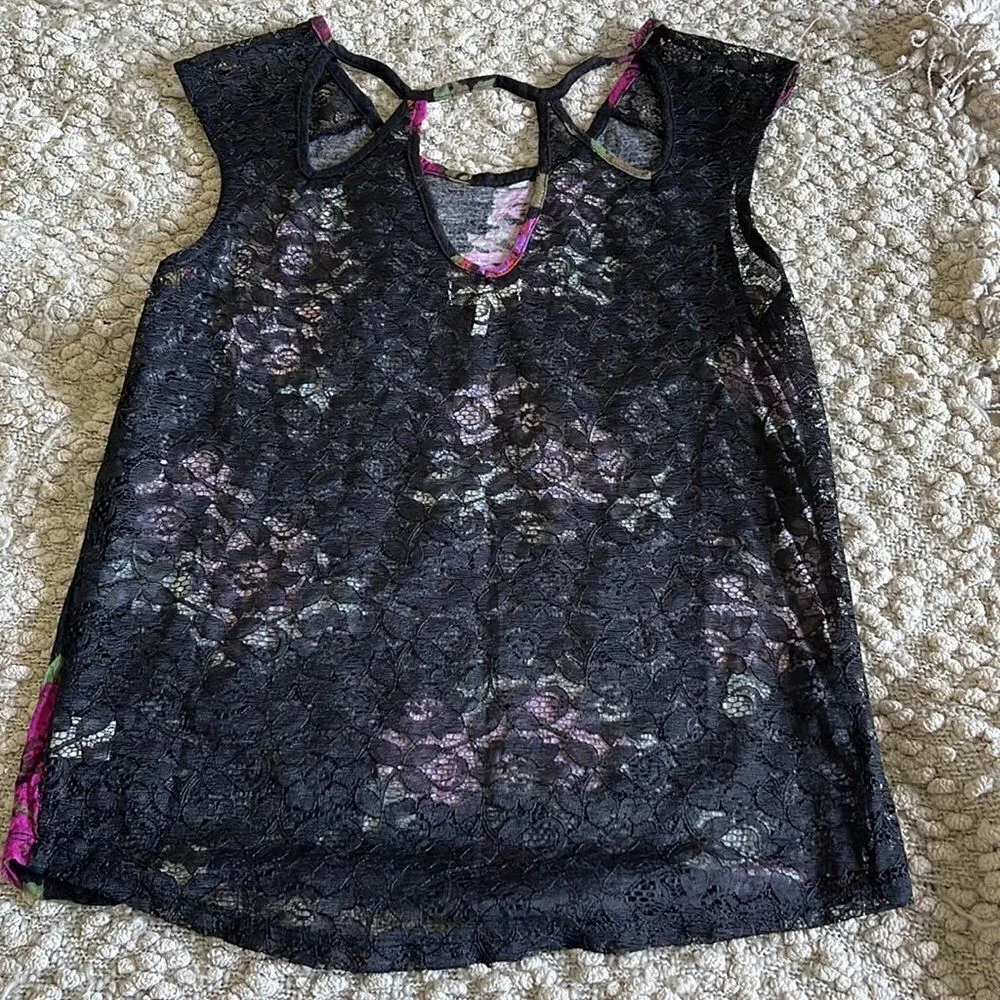 Kirra ‎ XS Top. Black Floral - Image 2