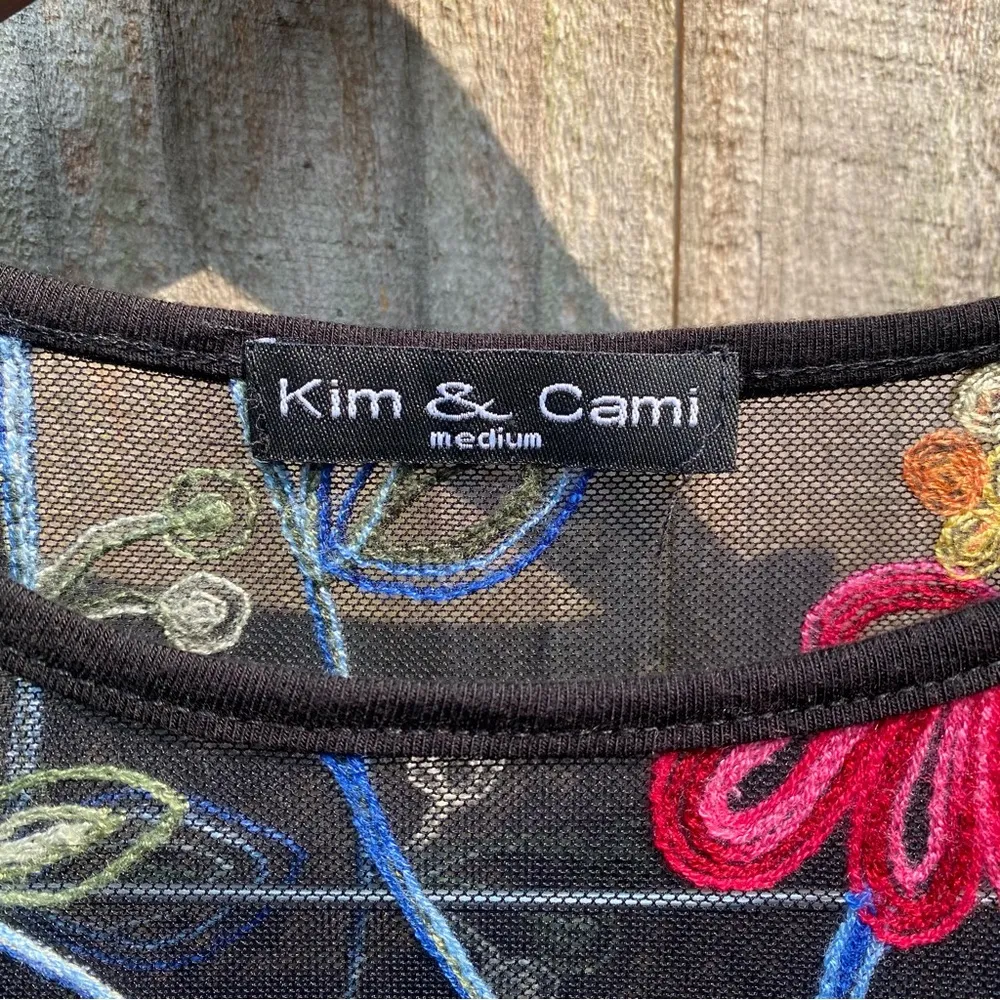 Kim & Cami Mesh Shoulder Floral Embroidered Top Black Size M - Image 3