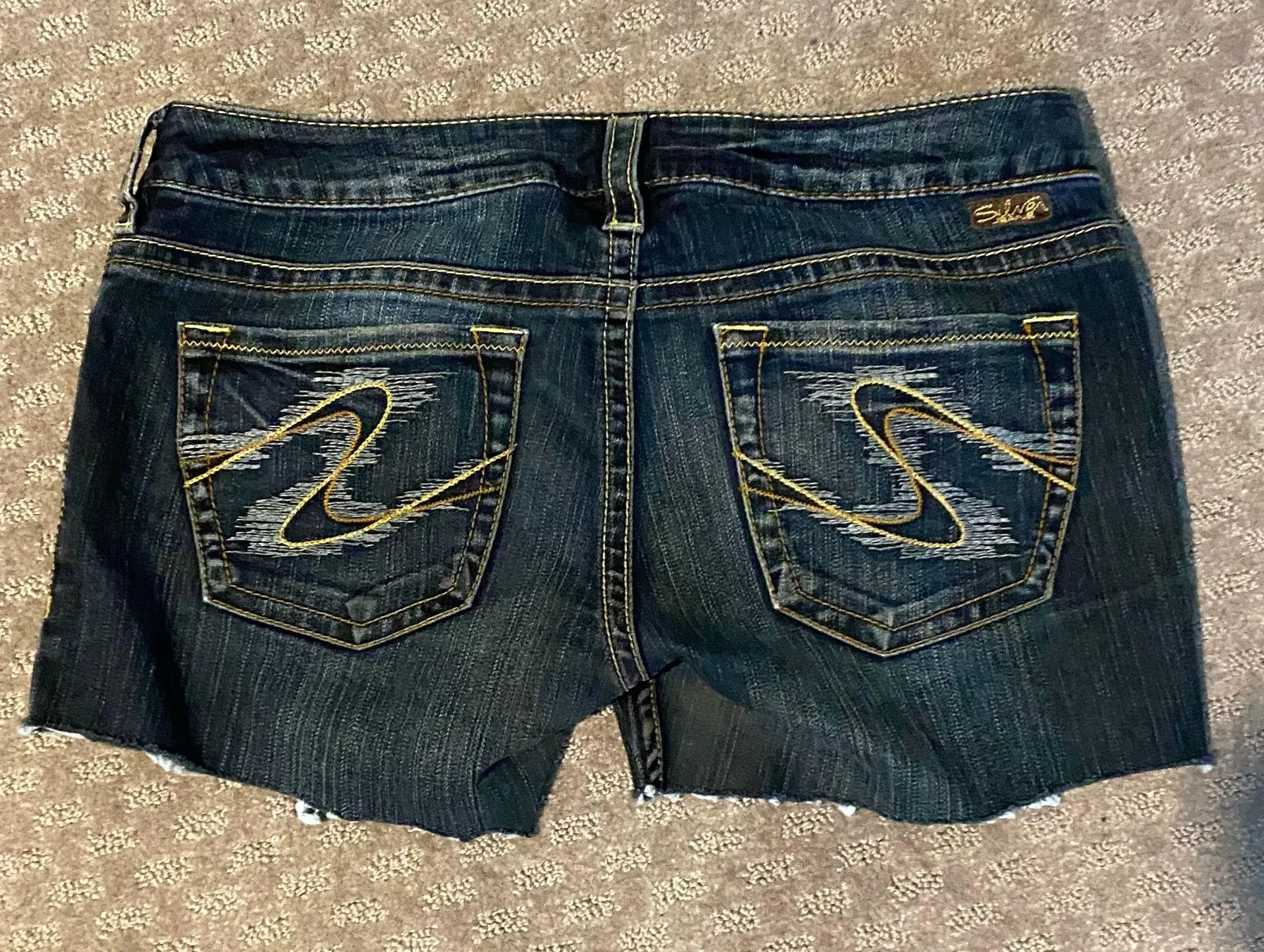 Silver jeans cut off jean shorts! Sz 29 - Image 2