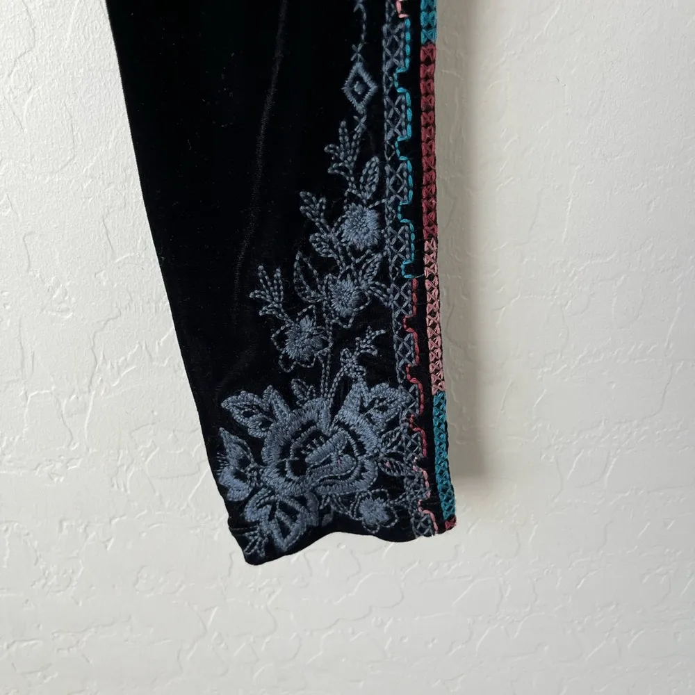 Johnny Was Tahndi Embroidered Velvet Boho Leggings Size XS Black - Image 4