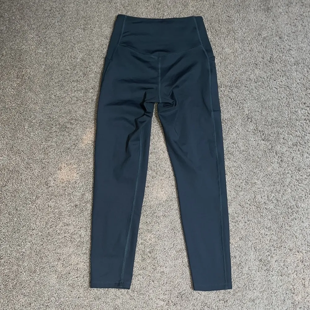 Girlfriend Collective High Waist Compressive Pocket 7/8‎ Leggings Smoke Gray XS - Image 7