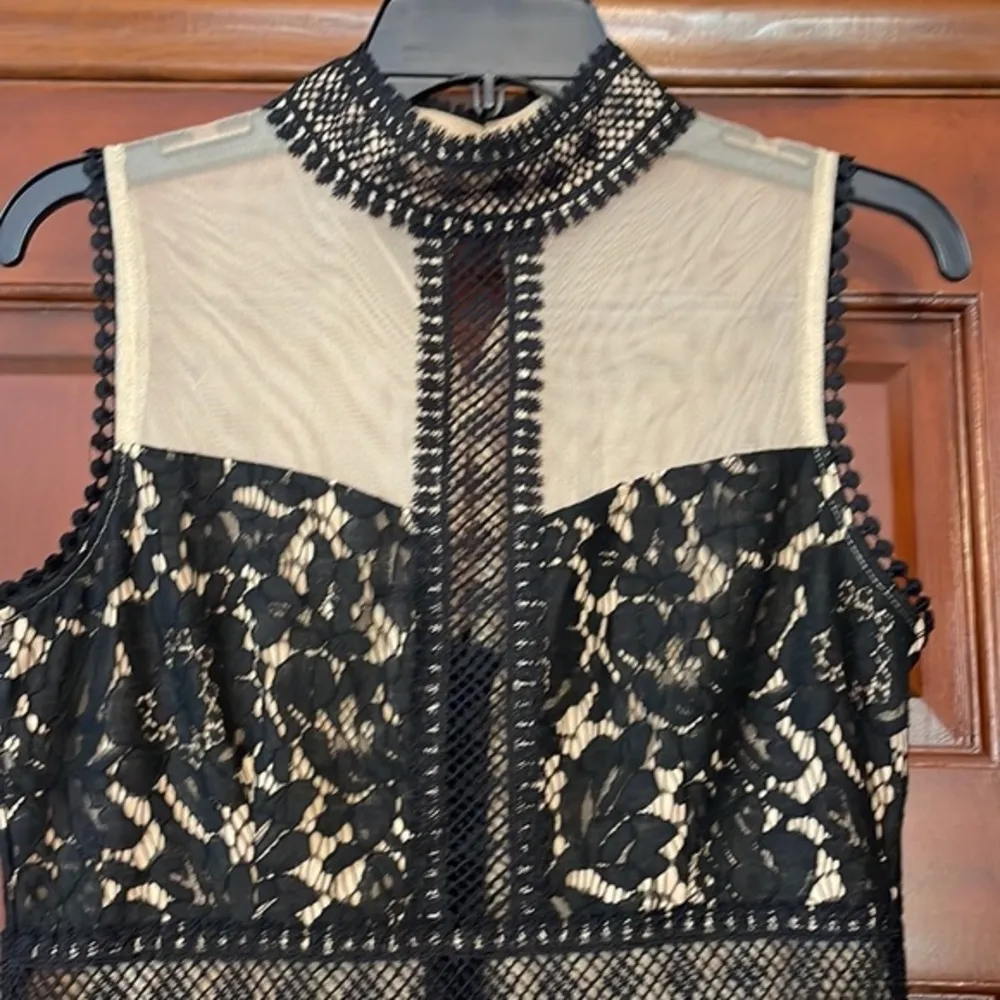 Just Fab lined lace dress - Image 2