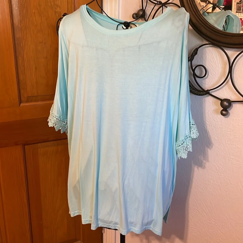 ☀️☀️☀️3 for 12$ ☀️☀️☀️Cold Shoulder Pull Over Top Blue Size XXL - Image 8