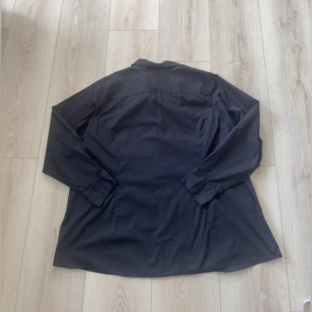 Ariat  Woman’s black Shirt 🤠🖤🤎 - Image 9