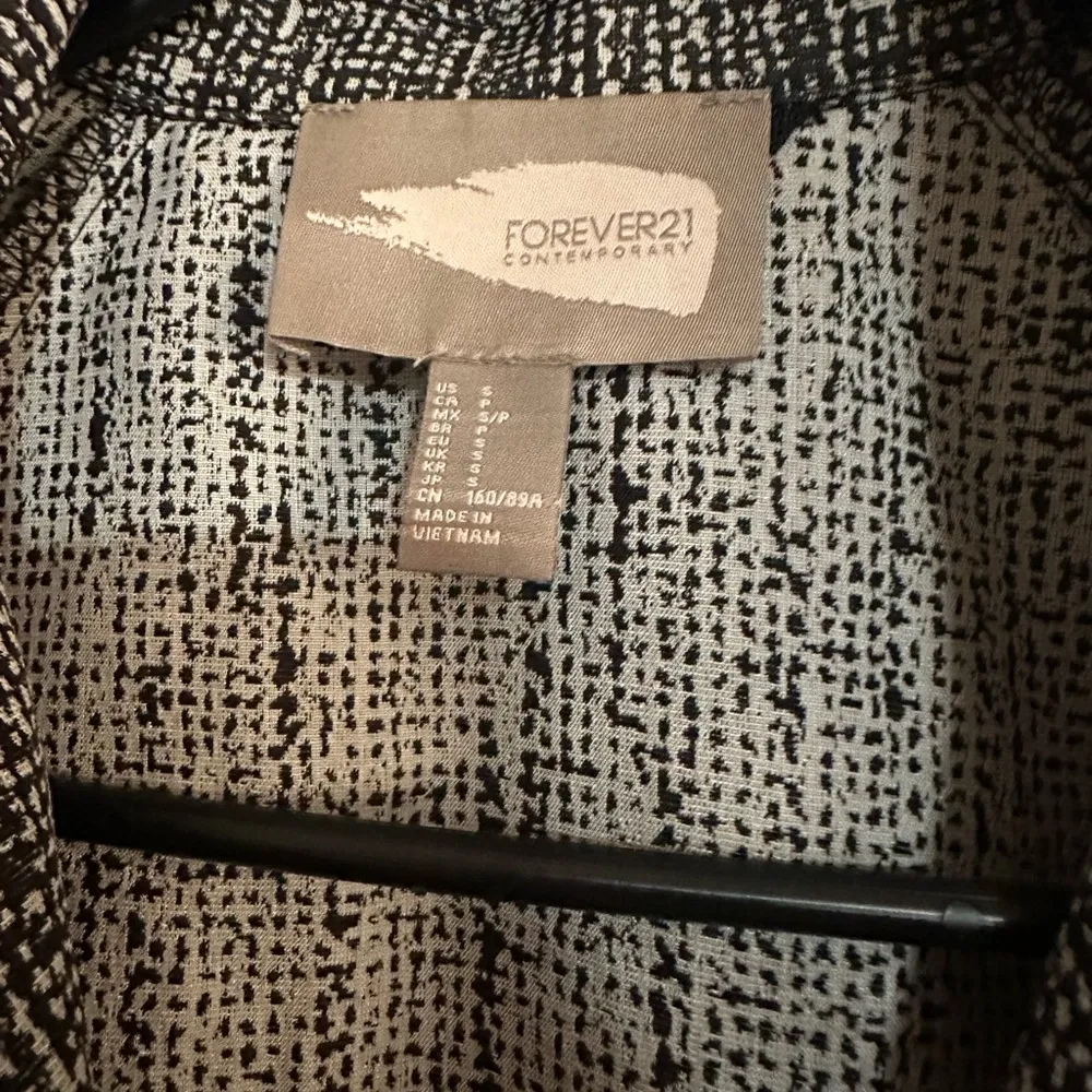 Forever 21 contemporary size small light coat new - Image 2