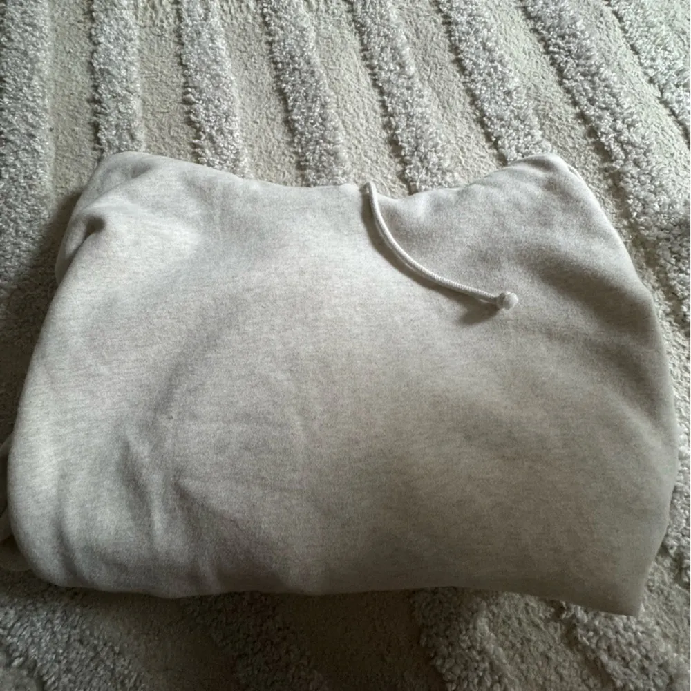 Aritzia Cream Hoodie Size L - Image 2