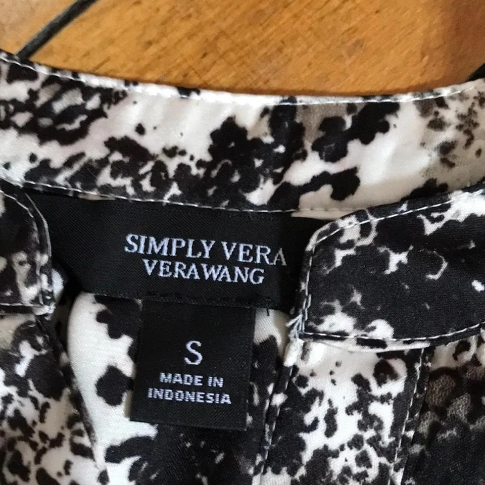 simply vera blouse size small snakeskin print - Image 2