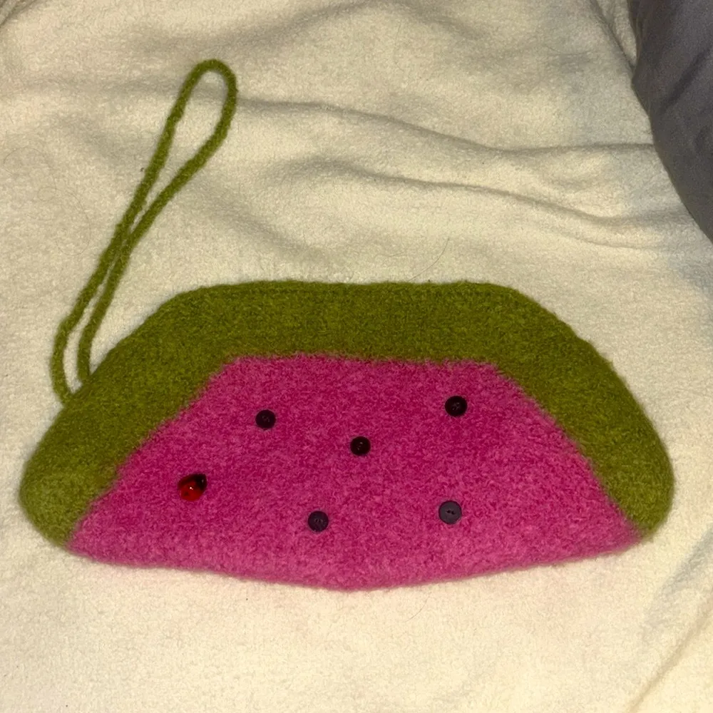 FLOWERBASKET LADYBUG DESIGN WATERMELON PURSE BY CHRISTINE PANE
ADORABLE WRISTLET Green - Image 6