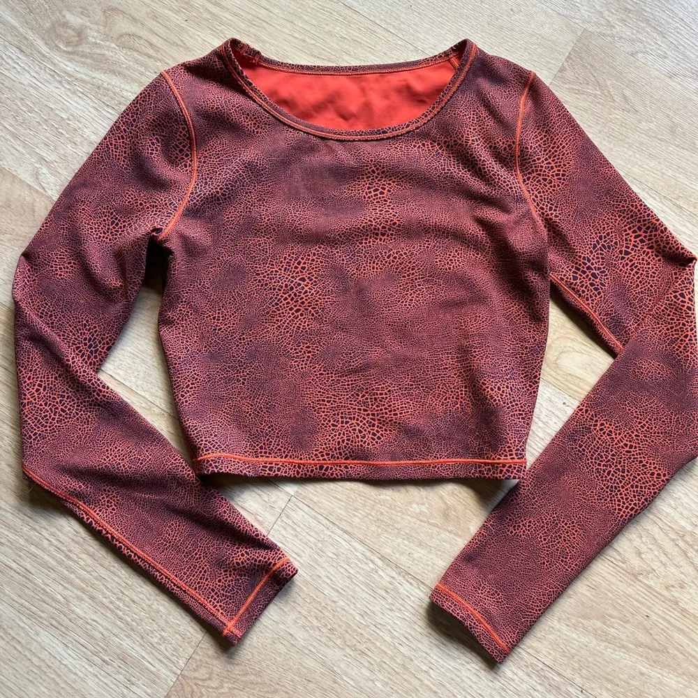 Lululemon Wunder Train Cropped Long Sleeve Shirt Orange Larkspur Size 4 - Image 3