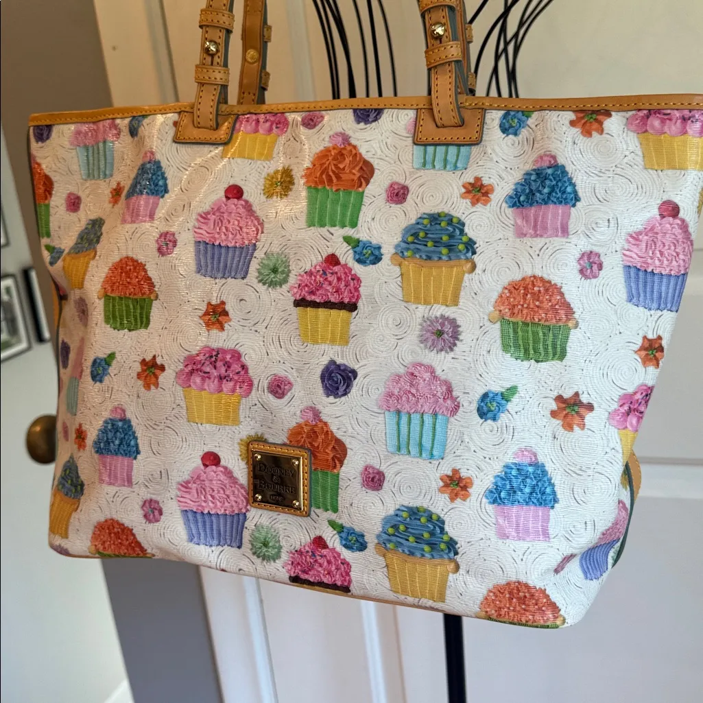 Dooney & Bourke  cupcake shopper tote - Image 2