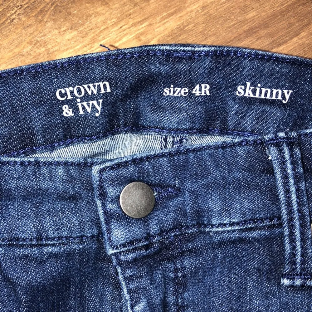 CROWN & Ivy size 4R skinny jeans - Image 3