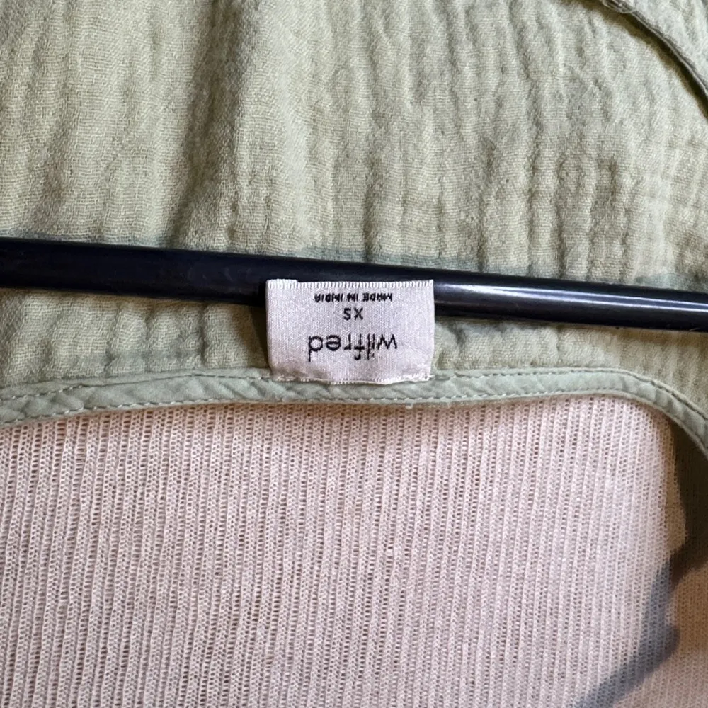 Wilfred ARITZIA Soft Green Blouse sz XS 100% organic cotton - Image 2