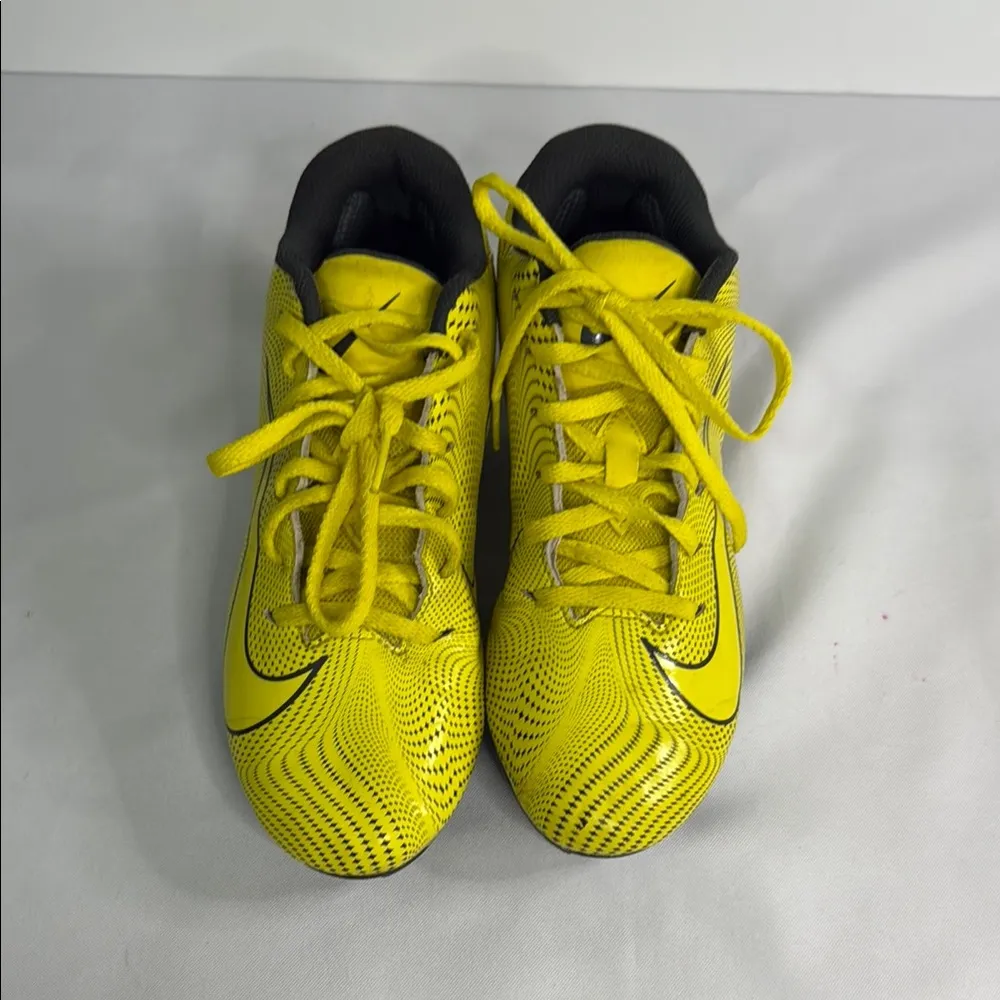Nike  Yellow Soccer Shoes - Image 3
