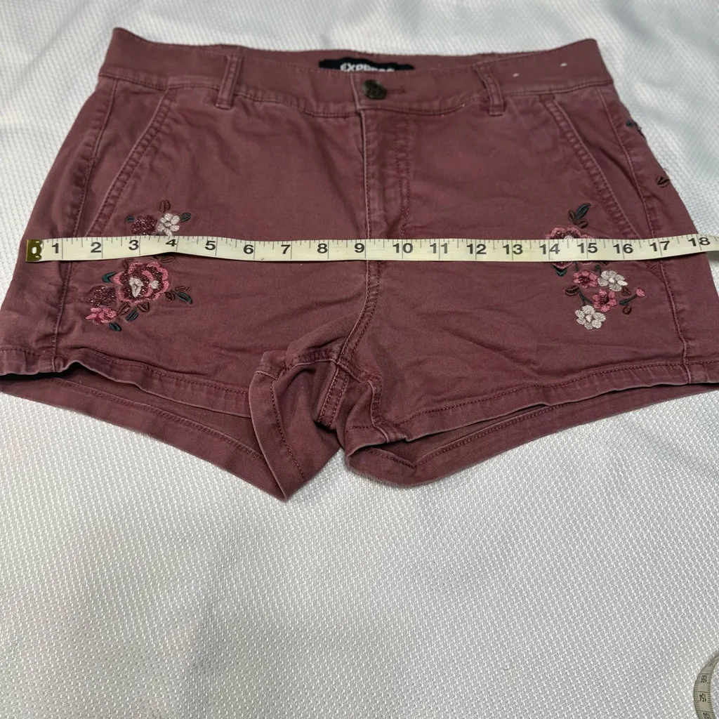 Express Women's Embroidered Burgundy Shorts - Image 10