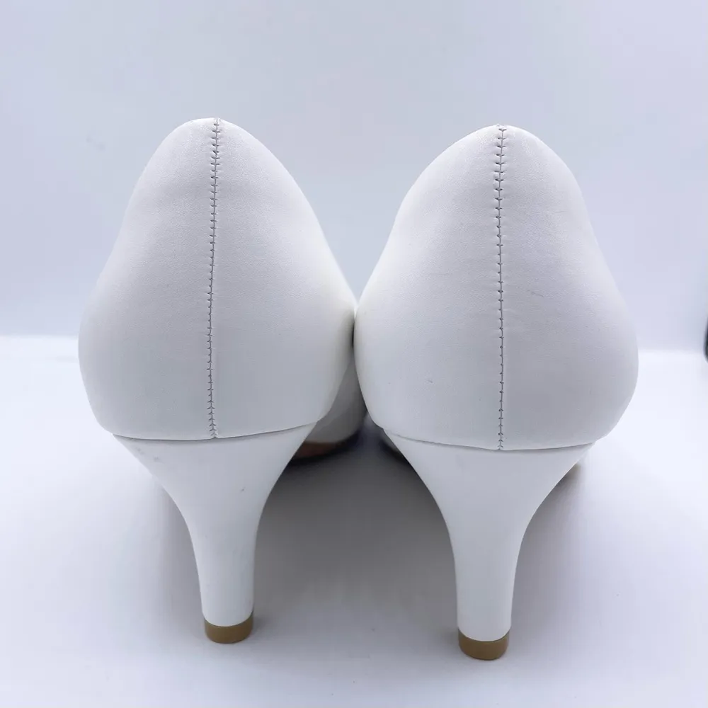 low heel comfortable womens white pumps Size 8 - Image 7