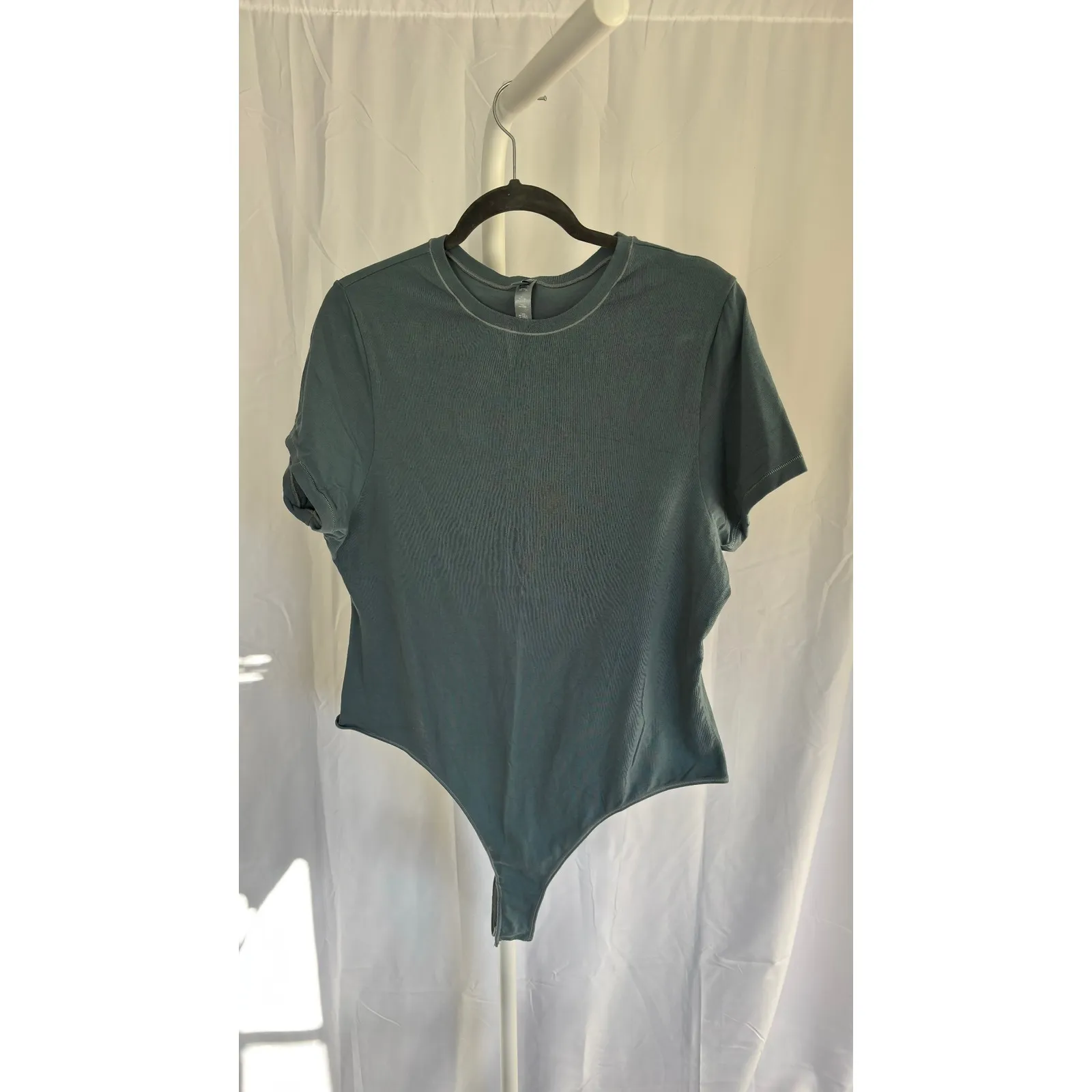 0392. NWOT SKIMS Cotton Rib Short Sleeve Crewneck Bodysuit Women's Size M - Image 2