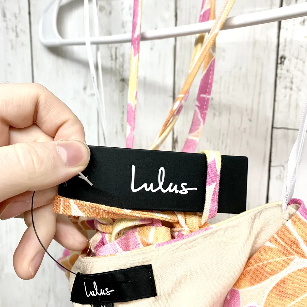 Lulus Cropped Women Size M Floral Halter Tied Neck Rutched Front Open Back NWT Yellow Size M - Image 3