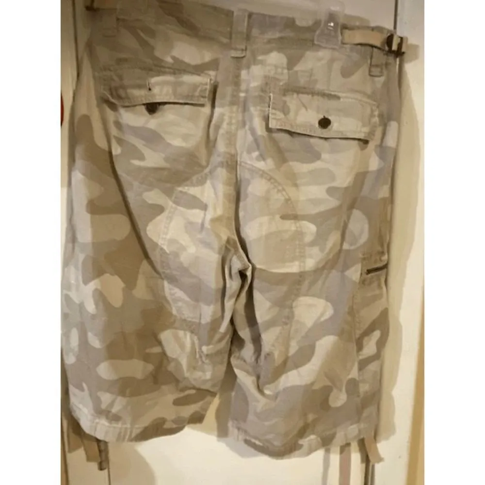 Guess Cargo Shorts Size 31 - Image 2