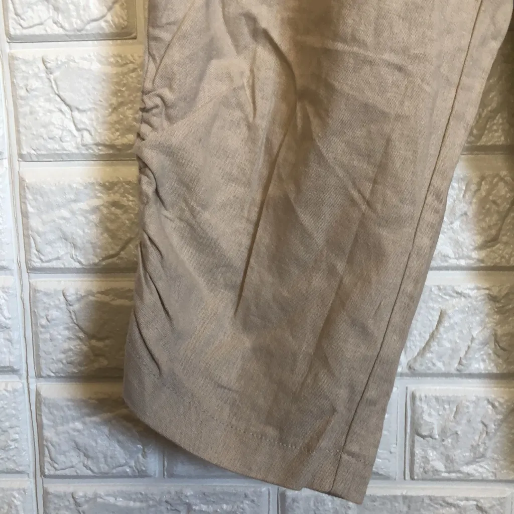 Chocolate brand light‎ tan 55% linen cinched Capri pants Size M - Image 3