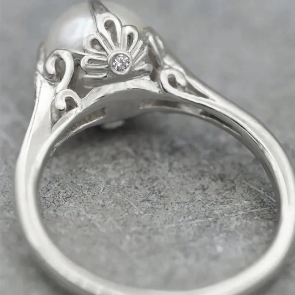 Elegant Silver Pearl Ring Size 8 - Image 3