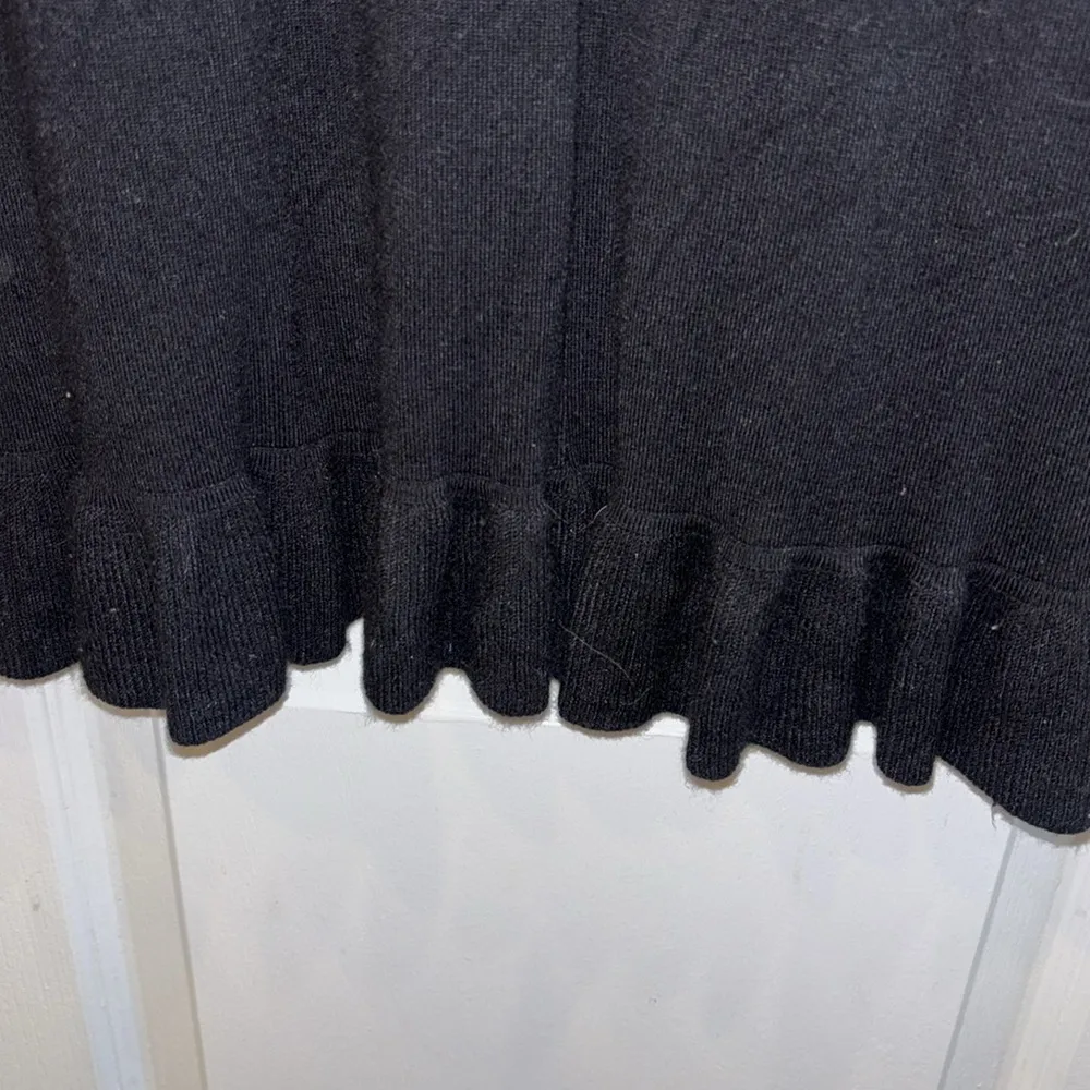 CONTEXT BRAND BLACK SWEATER DRESS
LONG SLEEVE WITH RUFFLE ON CUFF AND BOTTOM HEM - Image 5