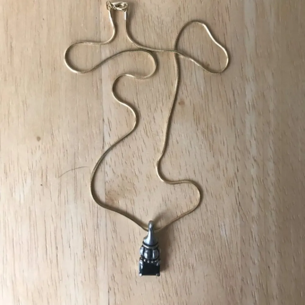 Black Glass Pendant on 17" Chain Retro Never Worn - Image 3