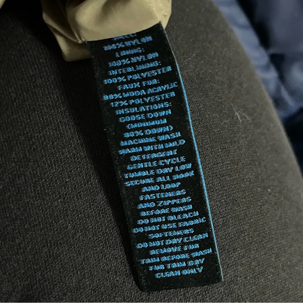 EASTERN MOUNTAIN SPORTS (EMS) Women’s down puffy coat parka with fur hood - Image 5