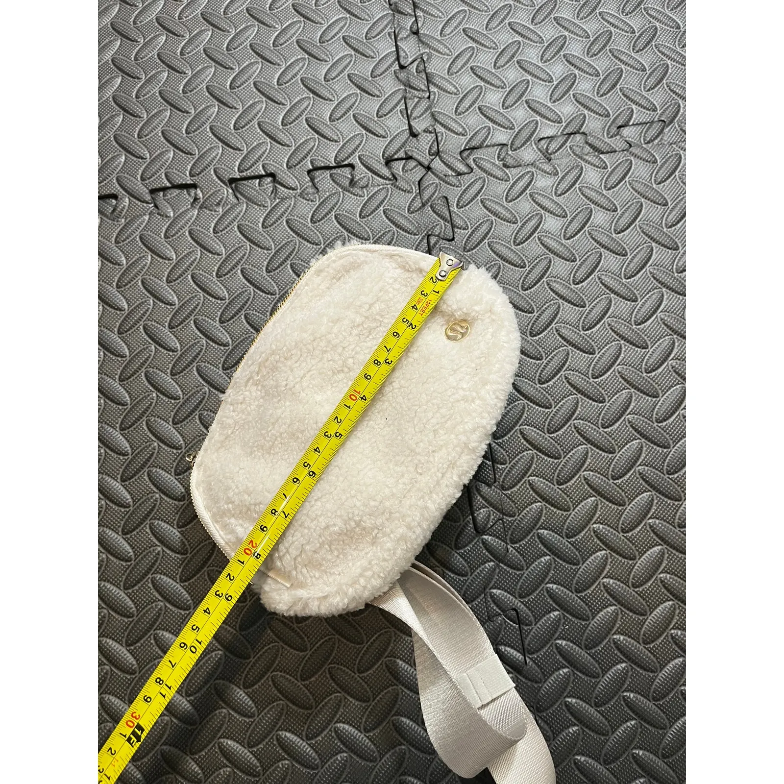 Lululemon Everywhere Belt Bag 1L Fleece White Gold‎ Fanny Pack Ivory Soft - Image 7