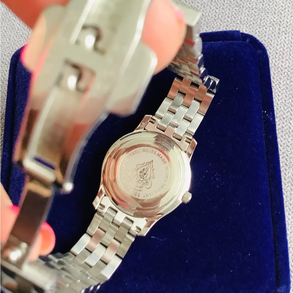 Beautiful GUCCI TIMELESS ladies watch 🔥🔥 - Image 10