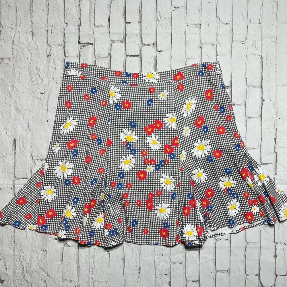 MinkPink Gingham Daisy Skirt Size M - Image 4