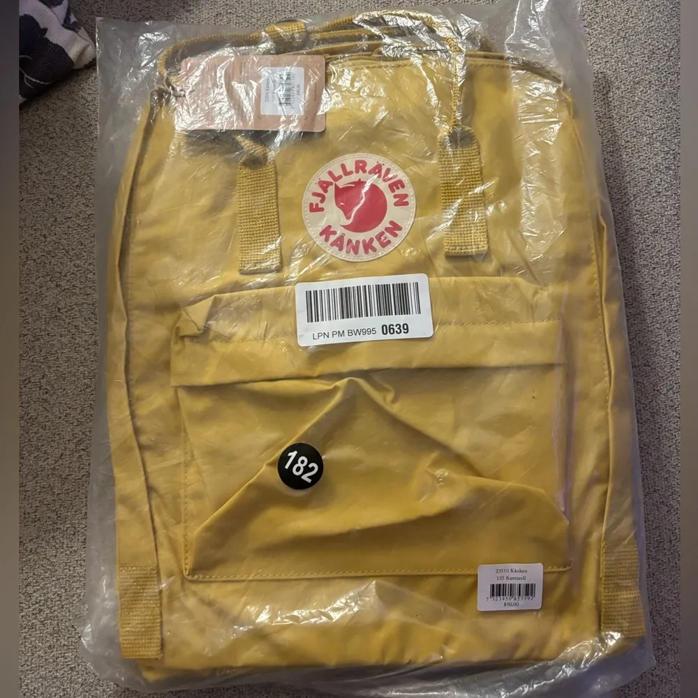 Fjällräven Kanken Classic Backpack in 135 Kantrell Yellow - Image 5