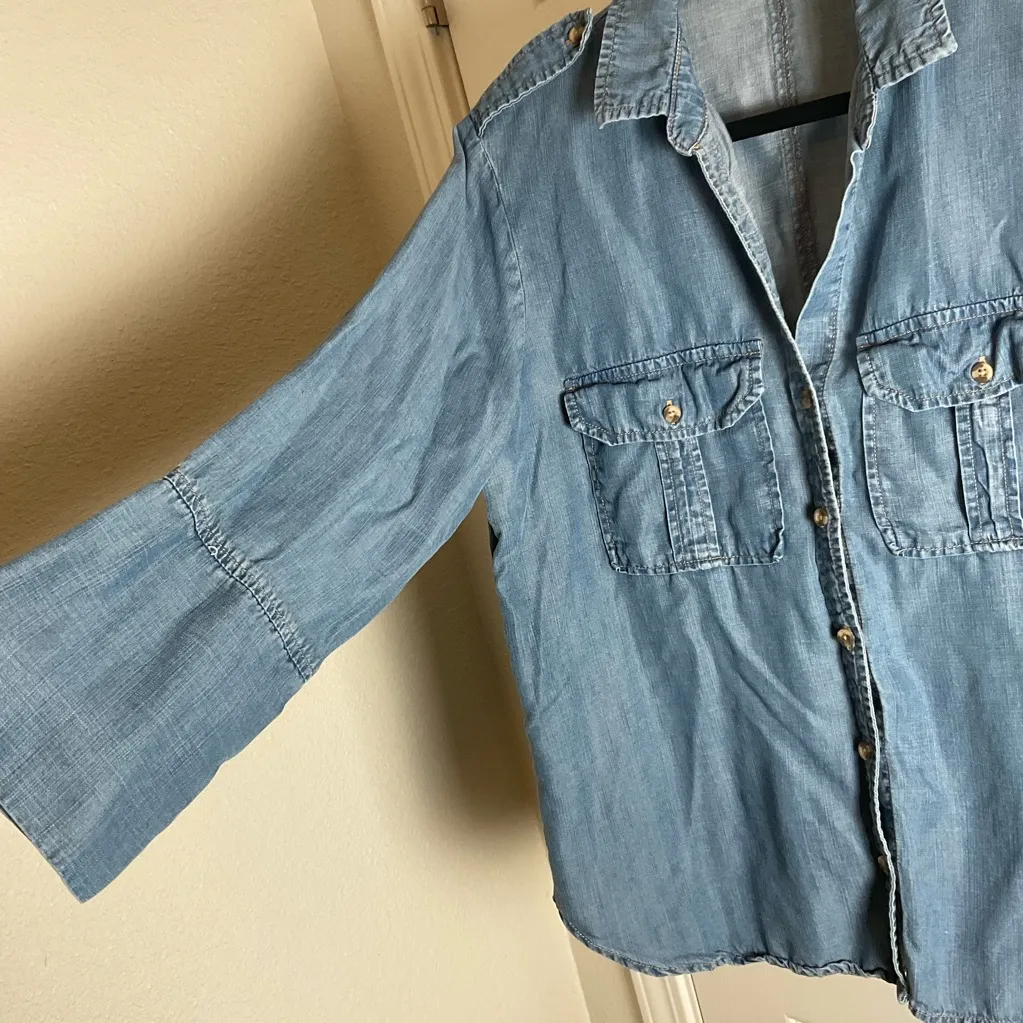 Cloth & Stone Blue Women V Neck button down top size large - Image 7