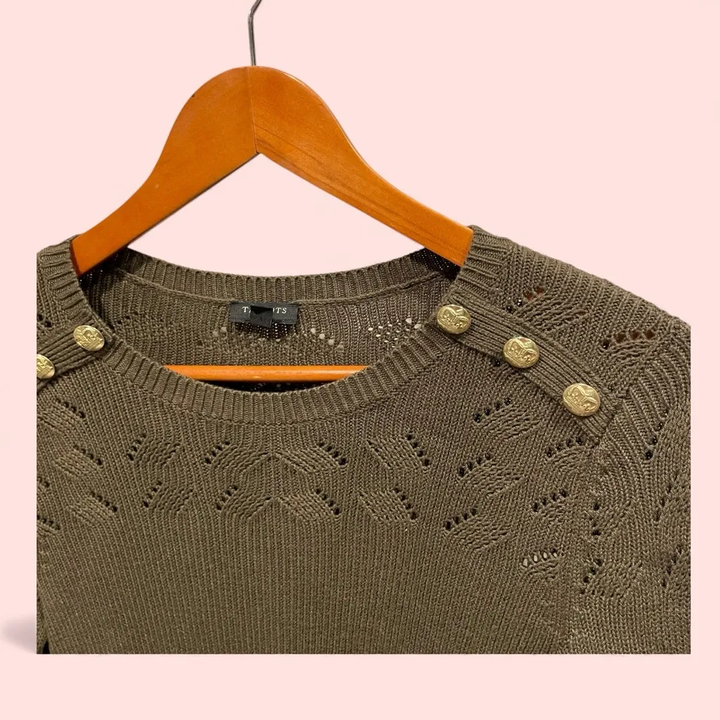 Cute olive crochet top gold accent button sweater Talbots - Image 4